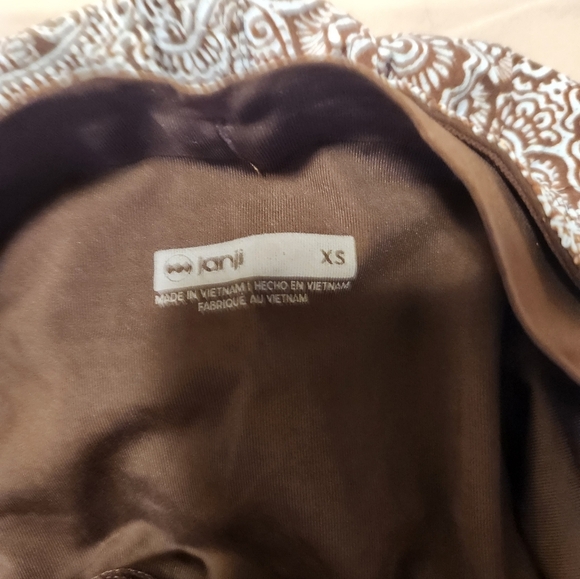 NWT Women's Janji Running Shorts. Size XS - Picture 4 of 7